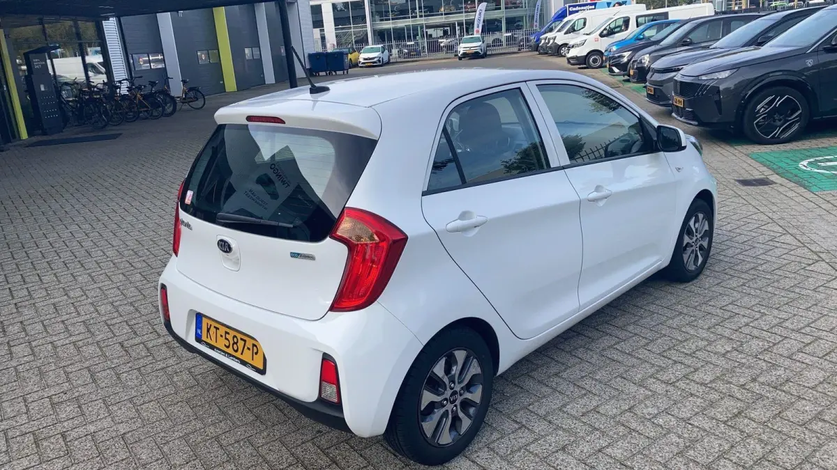 1.0 CVVT EconomyPlusLine | Navigatie | lichtmetalen velgen |
