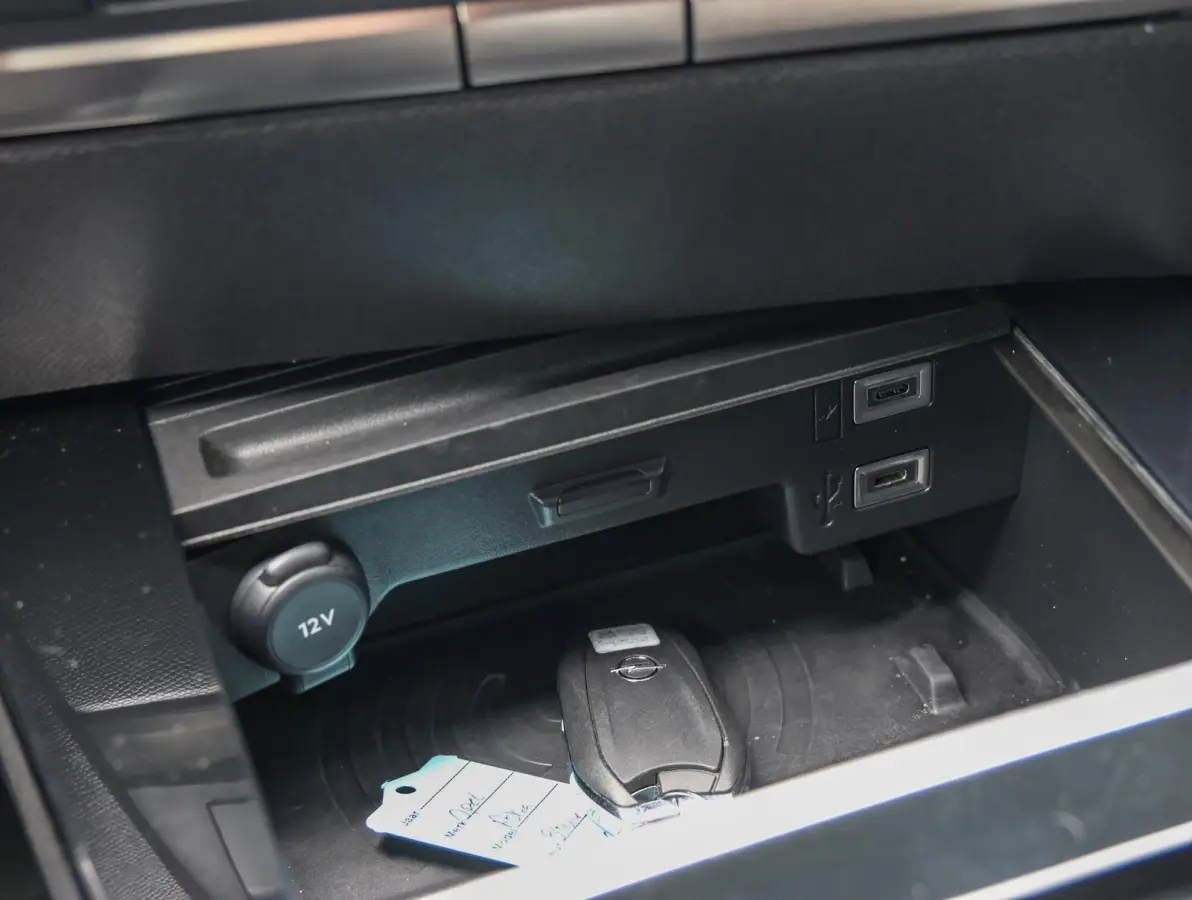 1.2 145pk Hybrid GS | Navigatie | Camera voor en achter | Stoelverwarming | Dodehoekbewaking