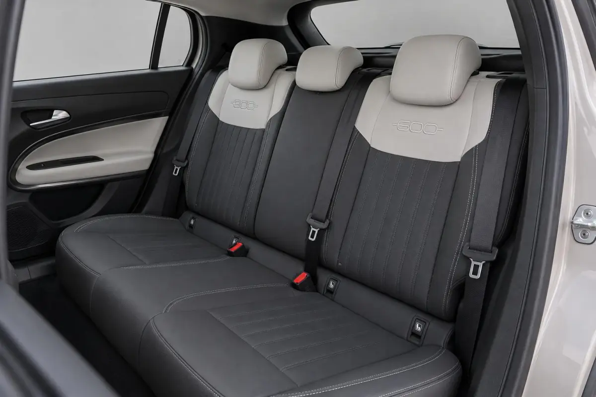 1.2 Hybrid 145PK La Prima | Verwarmbare Stoelen| parkeersensoren 360 Graden | Camera |  LMV 18"| Apple carplay/ Android Auto |