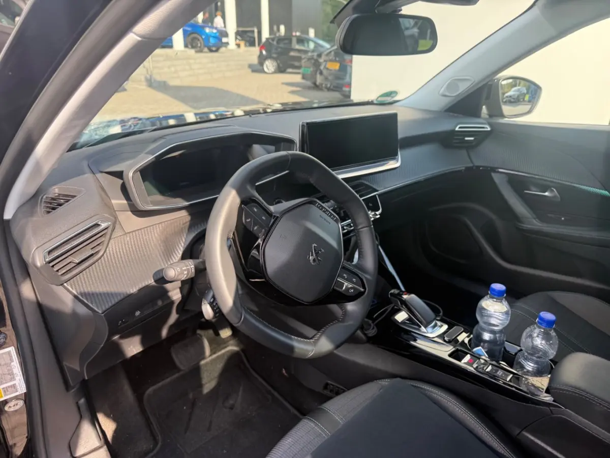 EV Allure Pack 50 kWh Stoelverwarming | Camera | Climate | Cruise | 17" Lichtmetaal | Carplay | Digitaal Dashboard | Achteruitrijcamera | Airco (automatisch) | Apple Carplay/Android Auto|tel