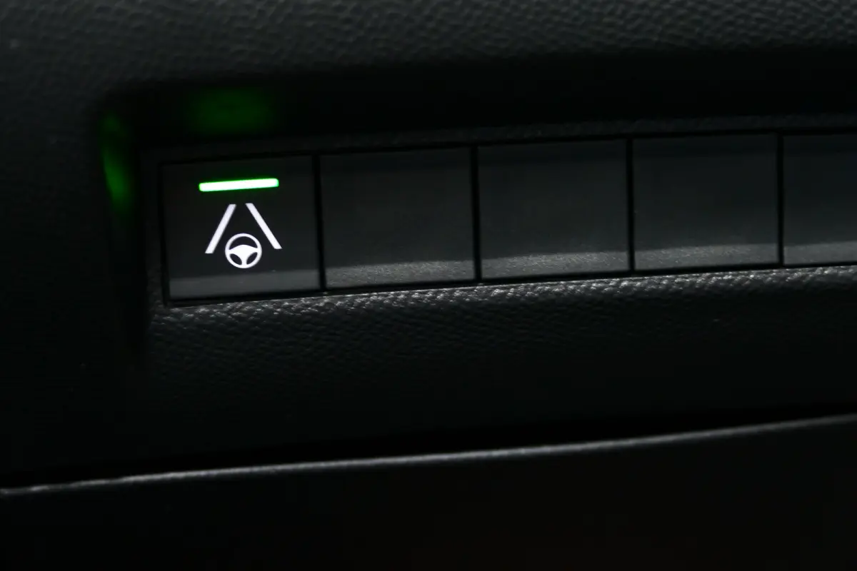 1.2 HYBRID 145PK GT AUTOMAAT / CAMERA V+A / FULL-LED / KEYLESS / 17"LMV / NAVI / CLIMA / PDC / BLUETOOTH / ADAPT. CRUISECONTROL / 1E EIGENAAR / SCHITTERENDE STAAT !!
