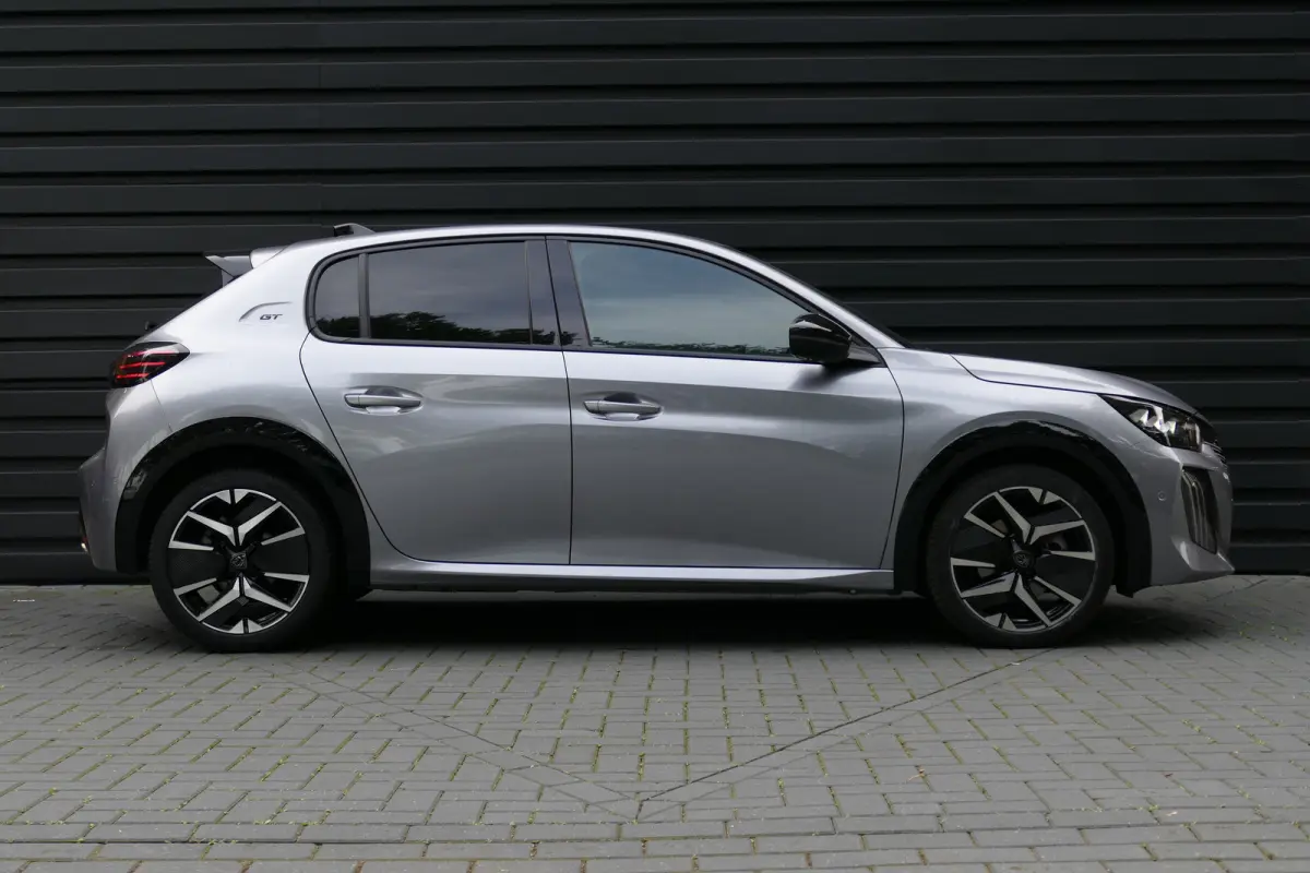 1.2 HYBRID 145PK GT AUTOMAAT / CAMERA V+A / FULL-LED / KEYLESS / 17"LMV / NAVI / CLIMA / PDC / BLUETOOTH / ADAPT. CRUISECONTROL / 1E EIGENAAR / SCHITTERENDE STAAT !!