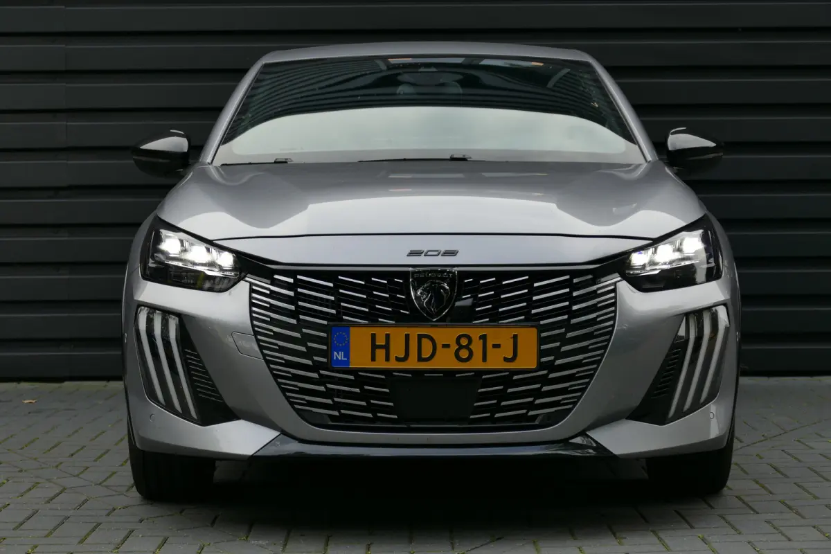 1.2 HYBRID 145PK GT AUTOMAAT / CAMERA V+A / FULL-LED / KEYLESS / 17"LMV / NAVI / CLIMA / PDC / BLUETOOTH / ADAPT. CRUISECONTROL / 1E EIGENAAR / SCHITTERENDE STAAT !!