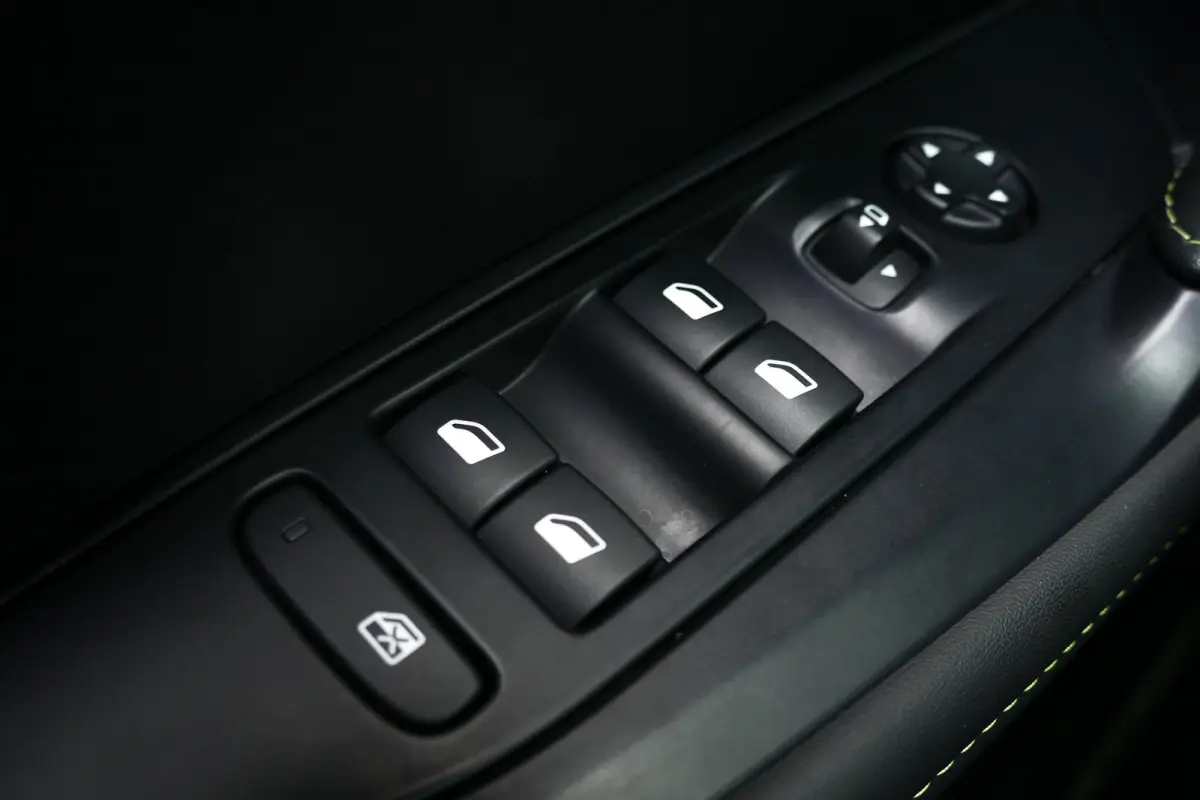 1.2 HYBRID 145PK GT AUTOMAAT / CAMERA V+A / FULL-LED / KEYLESS / 17"LMV / NAVI / CLIMA / PDC / BLUETOOTH / ADAPT. CRUISECONTROL / 1E EIGENAAR / SCHITTERENDE STAAT !!