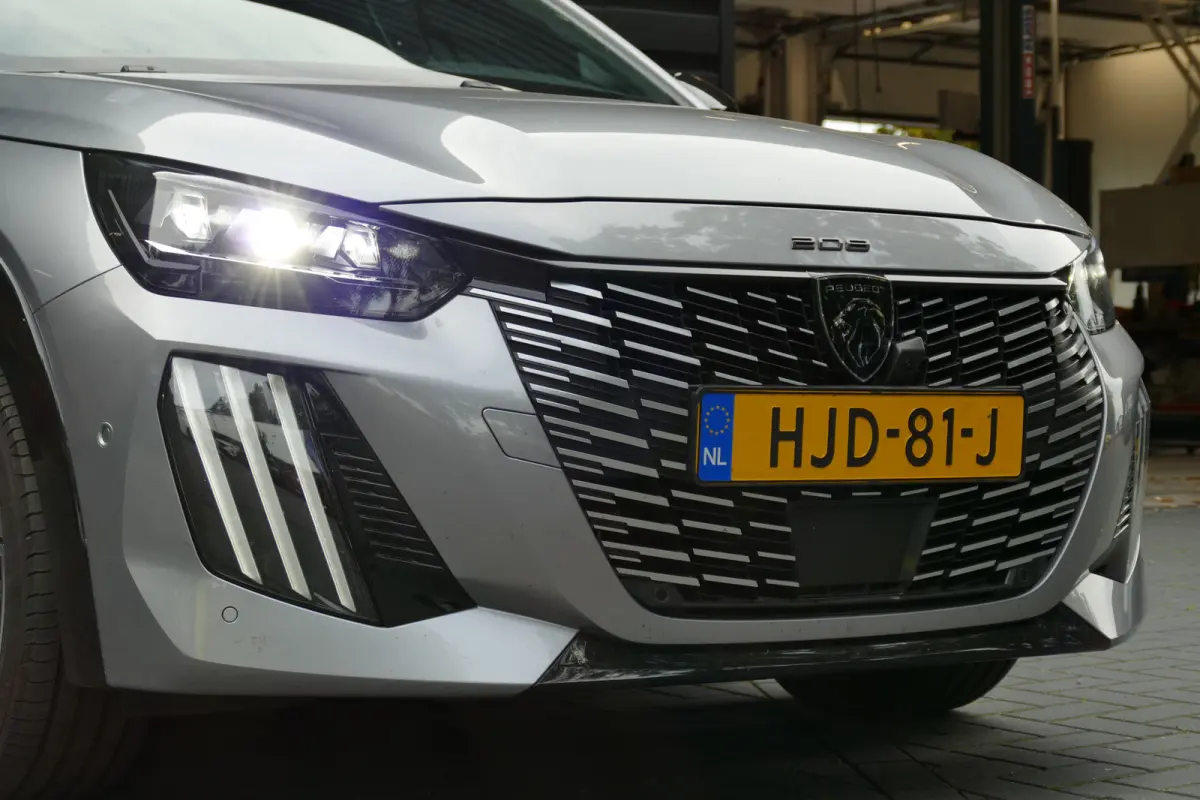 1.2 HYBRID 145PK GT AUTOMAAT / CAMERA V+A / FULL-LED / KEYLESS / 17"LMV / NAVI / CLIMA / PDC / BLUETOOTH / ADAPT. CRUISECONTROL / 1E EIGENAAR / SCHITTERENDE STAAT !!