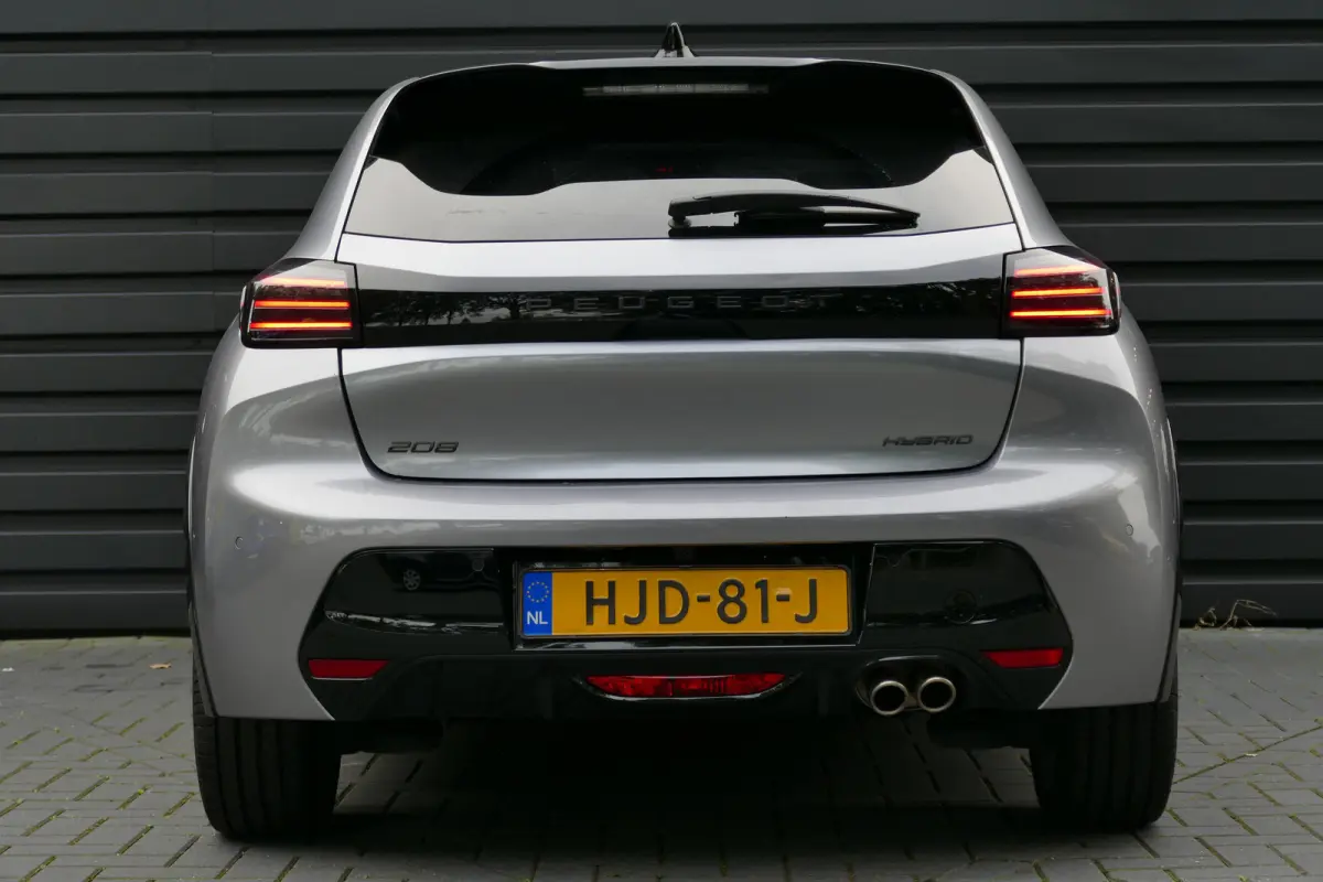 1.2 HYBRID 145PK GT AUTOMAAT / CAMERA V+A / FULL-LED / KEYLESS / 17"LMV / NAVI / CLIMA / PDC / BLUETOOTH / ADAPT. CRUISECONTROL / 1E EIGENAAR / SCHITTERENDE STAAT !!