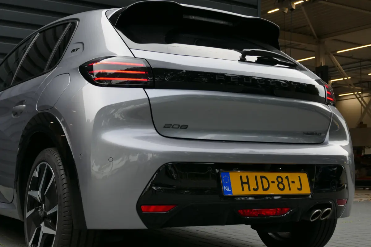 1.2 HYBRID 145PK GT AUTOMAAT / CAMERA V+A / FULL-LED / KEYLESS / 17"LMV / NAVI / CLIMA / PDC / BLUETOOTH / ADAPT. CRUISECONTROL / 1E EIGENAAR / SCHITTERENDE STAAT !!