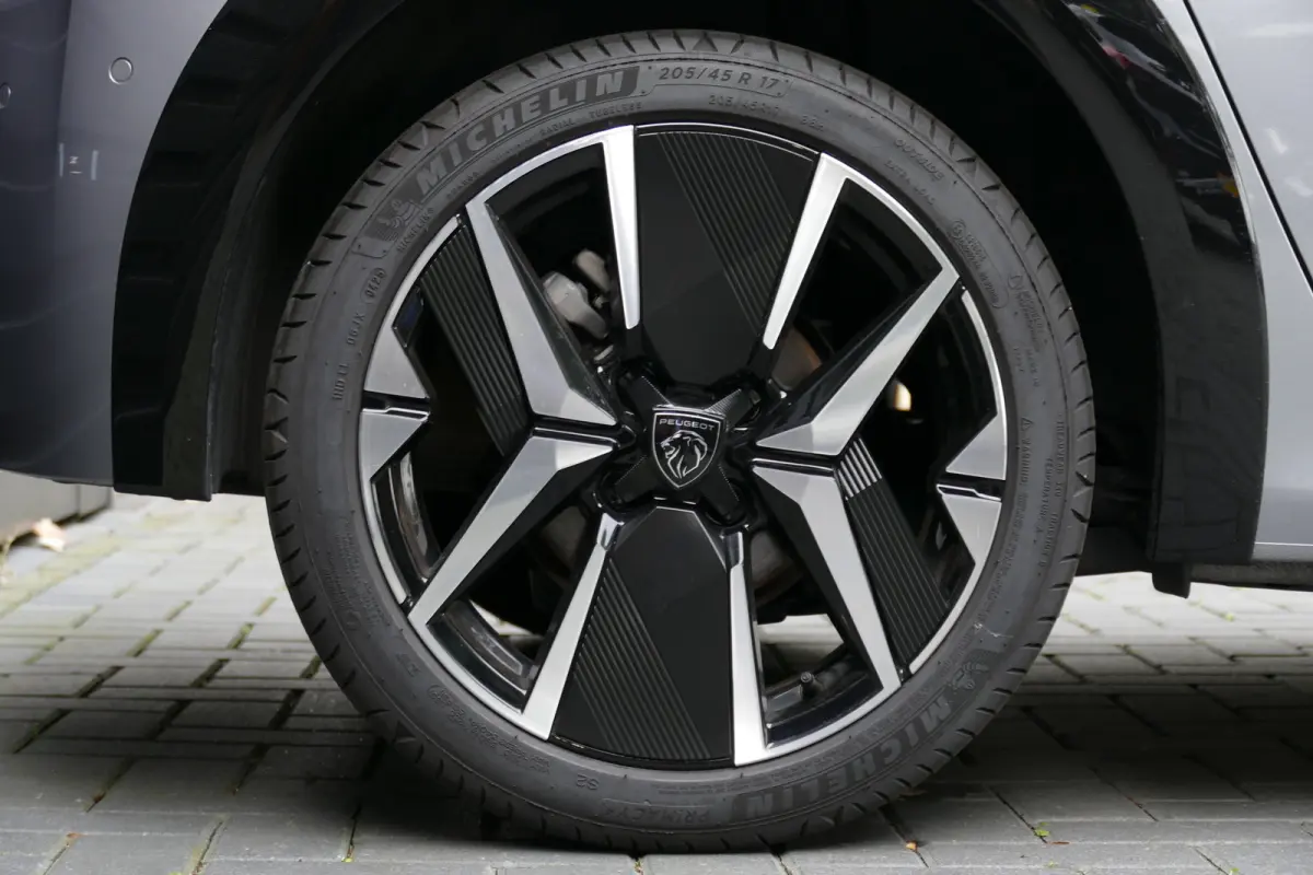 1.2 HYBRID 145PK GT AUTOMAAT / CAMERA V+A / FULL-LED / KEYLESS / 17"LMV / NAVI / CLIMA / PDC / BLUETOOTH / ADAPT. CRUISECONTROL / 1E EIGENAAR / SCHITTERENDE STAAT !!