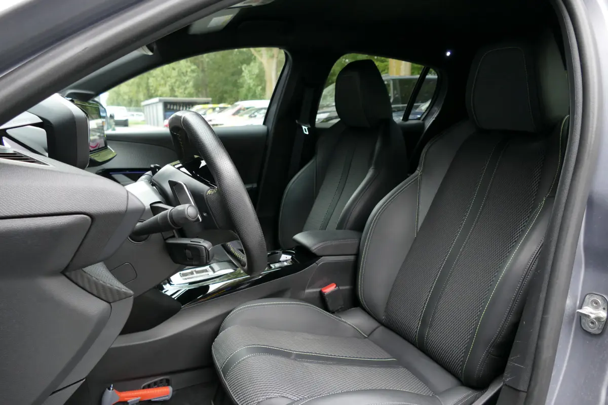 1.2 HYBRID 145PK GT AUTOMAAT / CAMERA V+A / FULL-LED / KEYLESS / 17"LMV / NAVI / CLIMA / PDC / BLUETOOTH / ADAPT. CRUISECONTROL / 1E EIGENAAR / SCHITTERENDE STAAT !!