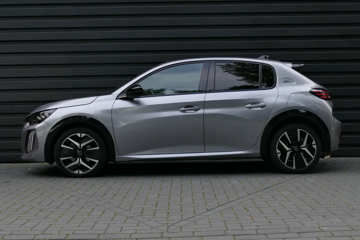 1.2 HYBRID 145PK GT AUTOMAAT / CAMERA V+A / FULL-LED / KEYLESS / 17"LMV / NAVI / CLIMA / PDC / BLUETOOTH / ADAPT. CRUISECONTROL / 1E EIGENAAR / SCHITTERENDE STAAT !!