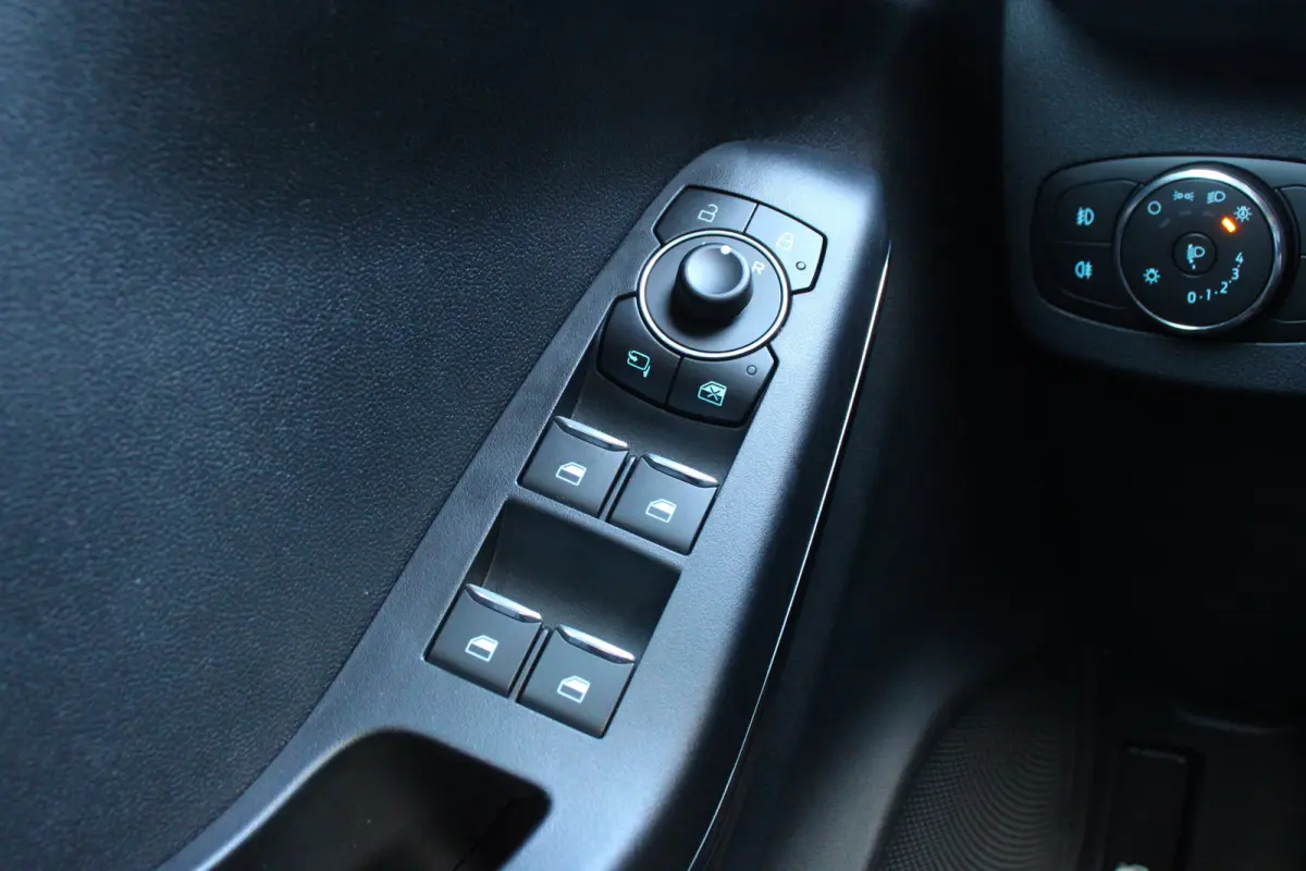 1.0EB Titanium X | NL-AUTO! | 1E EIGENAAR! | CRUISE | LANE ASSIST | NAVI | CLIMA | PARK SENS | DEALER OH! | APPLE CARPLAY/ANDROID AUTO