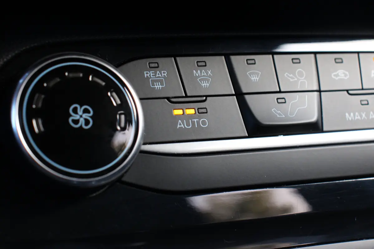 1.0EB Titanium X | NL-AUTO! | 1E EIGENAAR! | CRUISE | LANE ASSIST | NAVI | CLIMA | PARK SENS | DEALER OH! | APPLE CARPLAY/ANDROID AUTO
