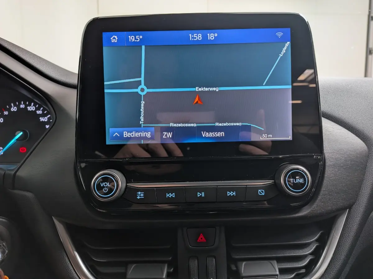 1.0EB Titanium X | NL-AUTO! | 1E EIGENAAR! | CRUISE | LANE ASSIST | NAVI | CLIMA | PARK SENS | DEALER OH! | APPLE CARPLAY/ANDROID AUTO