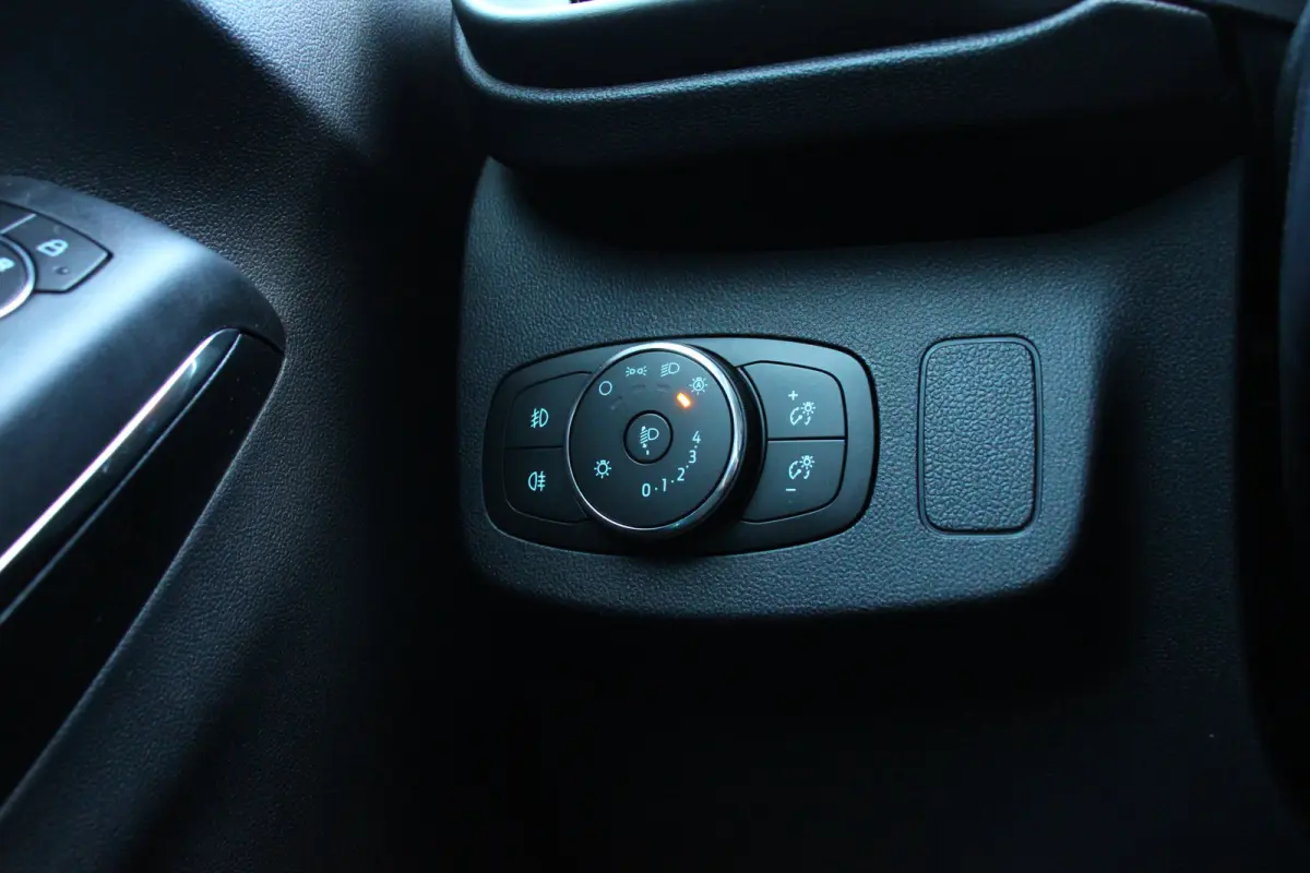 1.0EB Titanium X | NL-AUTO! | 1E EIGENAAR! | CRUISE | LANE ASSIST | NAVI | CLIMA | PARK SENS | DEALER OH! | APPLE CARPLAY/ANDROID AUTO