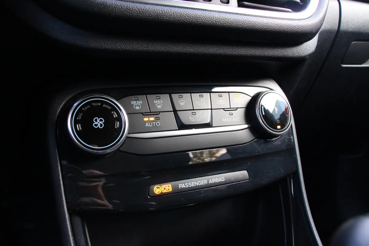 1.0EB Titanium X | NL-AUTO! | 1E EIGENAAR! | CRUISE | LANE ASSIST | NAVI | CLIMA | PARK SENS | DEALER OH! | APPLE CARPLAY/ANDROID AUTO