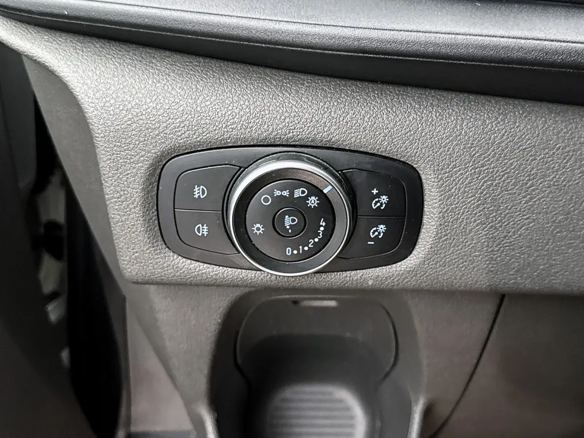 320 2.0 TDCI L1H1 Sport DC 185PK Navigatie Schuifdeur L+R Dubbele cabine Camera