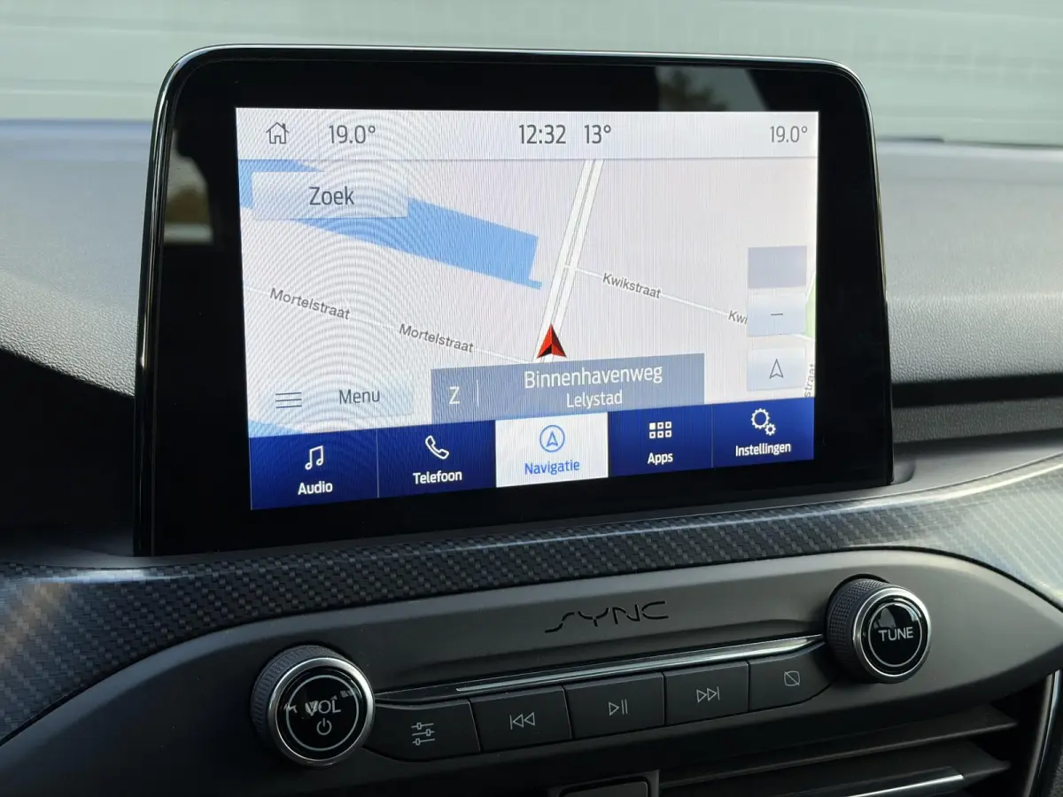 1.0 EcoBoost ST Line Business ✓2e Eigenaar✓Navi✓Camera✓Carplay✓Afn.Trekhaak✓125pk✓Keyless✓Stoelverw✓Stuurverw✓6 Bak✓Dealer Onderhouden✓17'' Lm velgen✓Pdc V+A✓N.A.