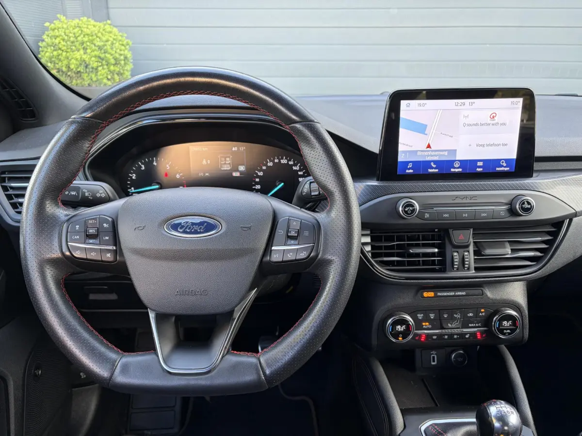1.0 EcoBoost ST Line Business ✓2e Eigenaar✓Navi✓Camera✓Carplay✓Afn.Trekhaak✓125pk✓Keyless✓Stoelverw✓Stuurverw✓6 Bak✓Dealer Onderhouden✓17'' Lm velgen✓Pdc V+A✓N.A.
