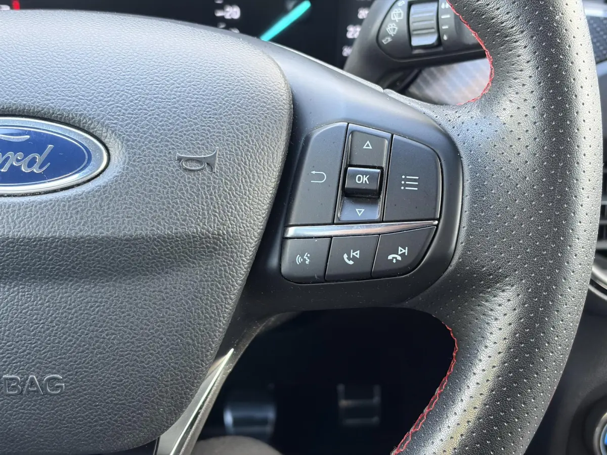 1.0 EcoBoost ST Line Business ✓2e Eigenaar✓Navi✓Camera✓Carplay✓Afn.Trekhaak✓125pk✓Keyless✓Stoelverw✓Stuurverw✓6 Bak✓Dealer Onderhouden✓17'' Lm velgen✓Pdc V+A✓N.A.
