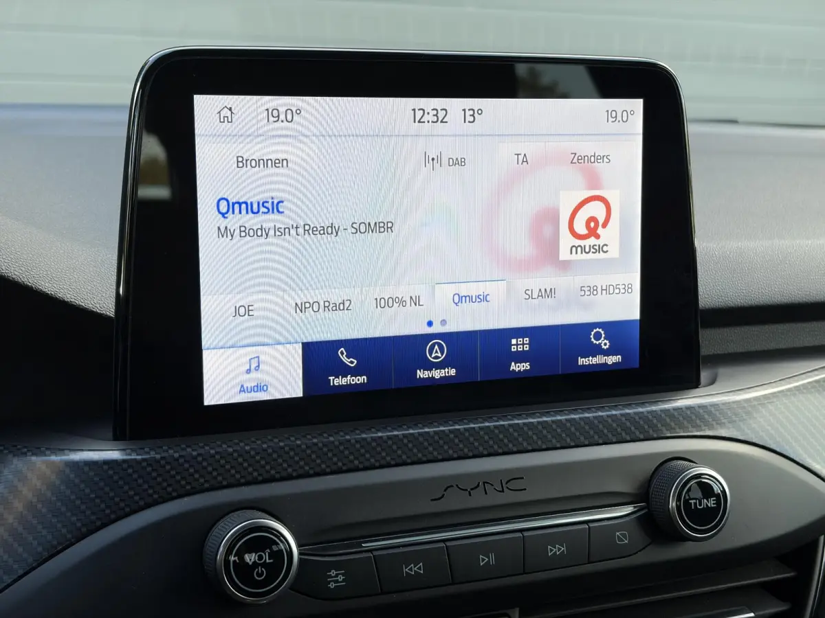 1.0 EcoBoost ST Line Business ✓2e Eigenaar✓Navi✓Camera✓Carplay✓Afn.Trekhaak✓125pk✓Keyless✓Stoelverw✓Stuurverw✓6 Bak✓Dealer Onderhouden✓17'' Lm velgen✓Pdc V+A✓N.A.