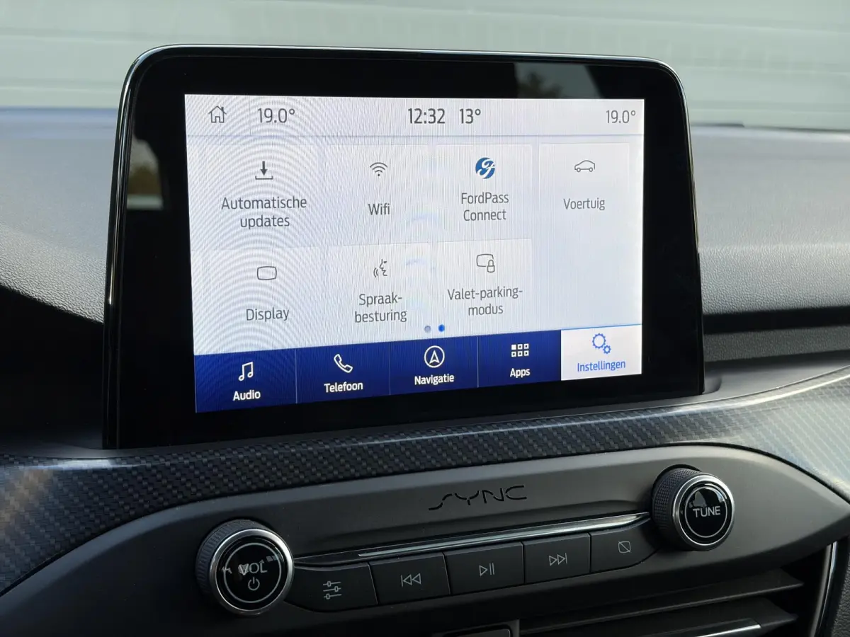 1.0 EcoBoost ST Line Business ✓2e Eigenaar✓Navi✓Camera✓Carplay✓Afn.Trekhaak✓125pk✓Keyless✓Stoelverw✓Stuurverw✓6 Bak✓Dealer Onderhouden✓17'' Lm velgen✓Pdc V+A✓N.A.