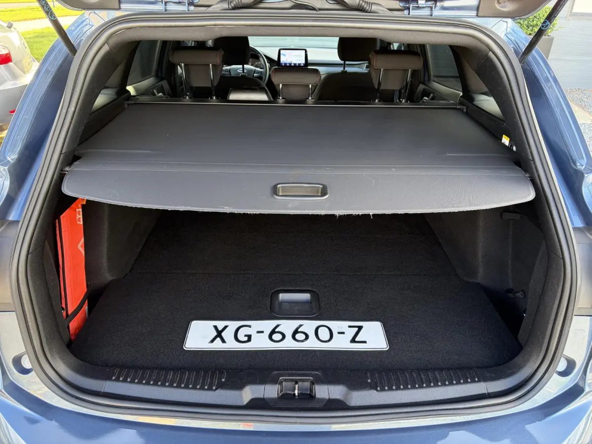 1.0 EcoBoost ST Line Business ✓2e Eigenaar✓Navi✓Camera✓Carplay✓Afn.Trekhaak✓125pk✓Keyless✓Stoelverw✓Stuurverw✓6 Bak✓Dealer Onderhouden✓17'' Lm velgen✓Pdc V+A✓N.A.