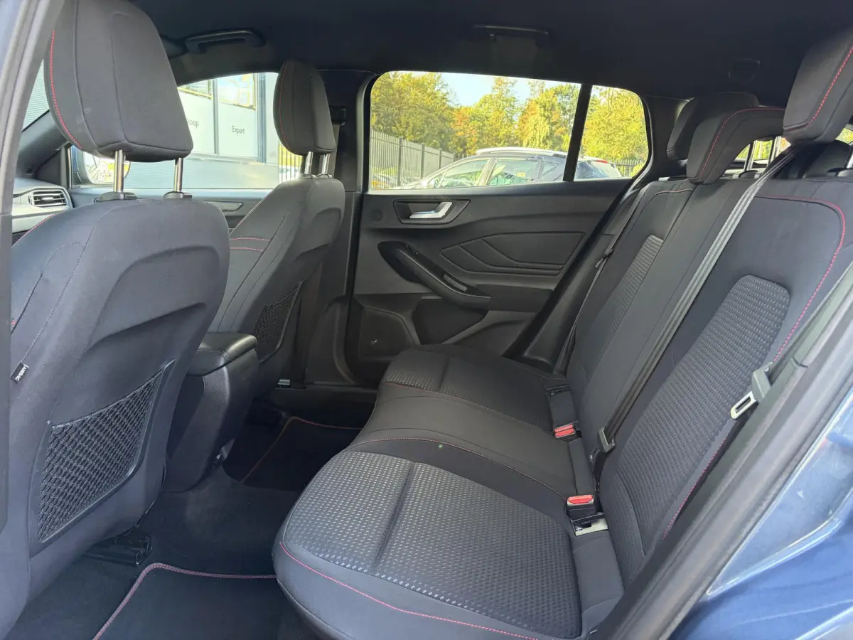 1.0 EcoBoost ST Line Business ✓2e Eigenaar✓Navi✓Camera✓Carplay✓Afn.Trekhaak✓125pk✓Keyless✓Stoelverw✓Stuurverw✓6 Bak✓Dealer Onderhouden✓17'' Lm velgen✓Pdc V+A✓N.A.