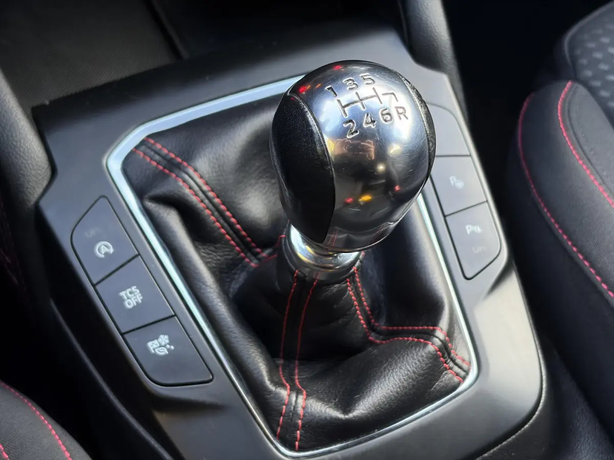 1.0 EcoBoost ST Line Business ✓2e Eigenaar✓Navi✓Camera✓Carplay✓Afn.Trekhaak✓125pk✓Keyless✓Stoelverw✓Stuurverw✓6 Bak✓Dealer Onderhouden✓17'' Lm velgen✓Pdc V+A✓N.A.