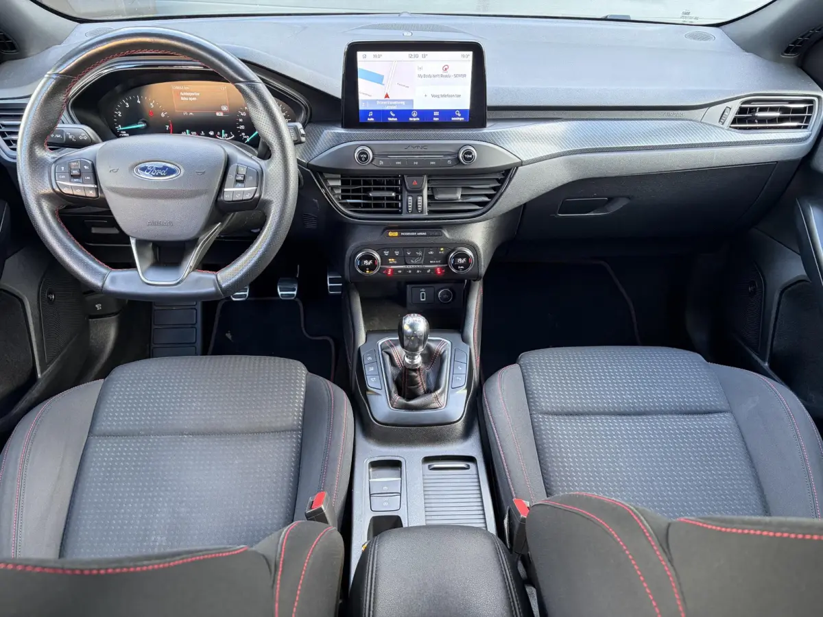 1.0 EcoBoost ST Line Business ✓2e Eigenaar✓Navi✓Camera✓Carplay✓Afn.Trekhaak✓125pk✓Keyless✓Stoelverw✓Stuurverw✓6 Bak✓Dealer Onderhouden✓17'' Lm velgen✓Pdc V+A✓N.A.