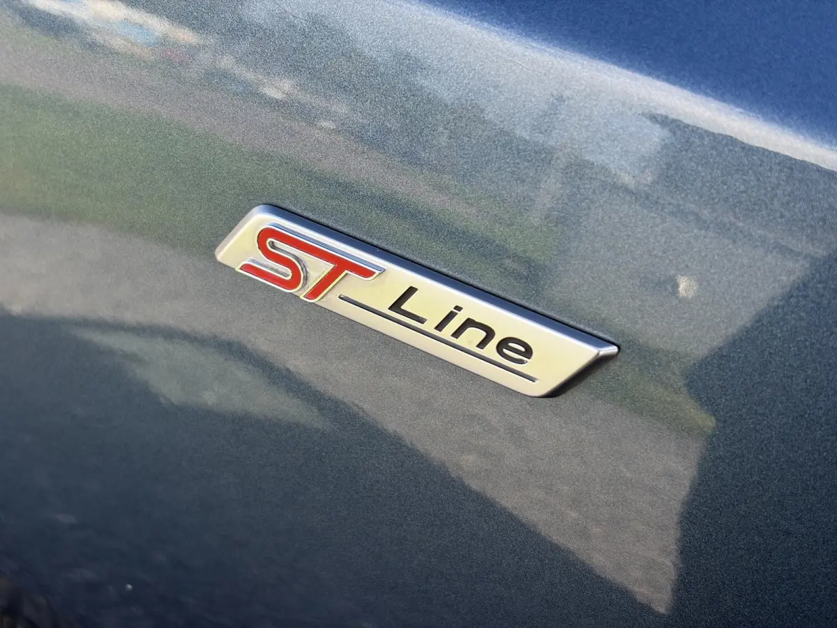 1.0 EcoBoost ST Line Business ✓2e Eigenaar✓Navi✓Camera✓Carplay✓Afn.Trekhaak✓125pk✓Keyless✓Stoelverw✓Stuurverw✓6 Bak✓Dealer Onderhouden✓17'' Lm velgen✓Pdc V+A✓N.A.