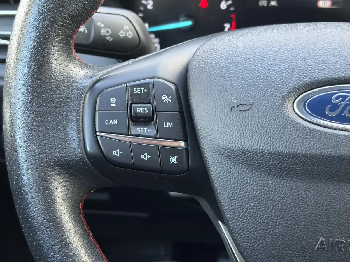 1.0 EcoBoost ST Line Business ✓2e Eigenaar✓Navi✓Camera✓Carplay✓Afn.Trekhaak✓125pk✓Keyless✓Stoelverw✓Stuurverw✓6 Bak✓Dealer Onderhouden✓17'' Lm velgen✓Pdc V+A✓N.A.