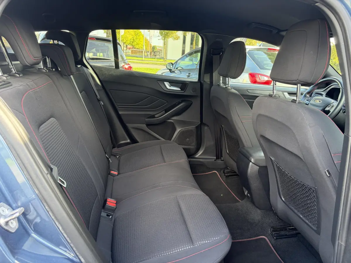 1.0 EcoBoost ST Line Business ✓2e Eigenaar✓Navi✓Camera✓Carplay✓Afn.Trekhaak✓125pk✓Keyless✓Stoelverw✓Stuurverw✓6 Bak✓Dealer Onderhouden✓17'' Lm velgen✓Pdc V+A✓N.A.