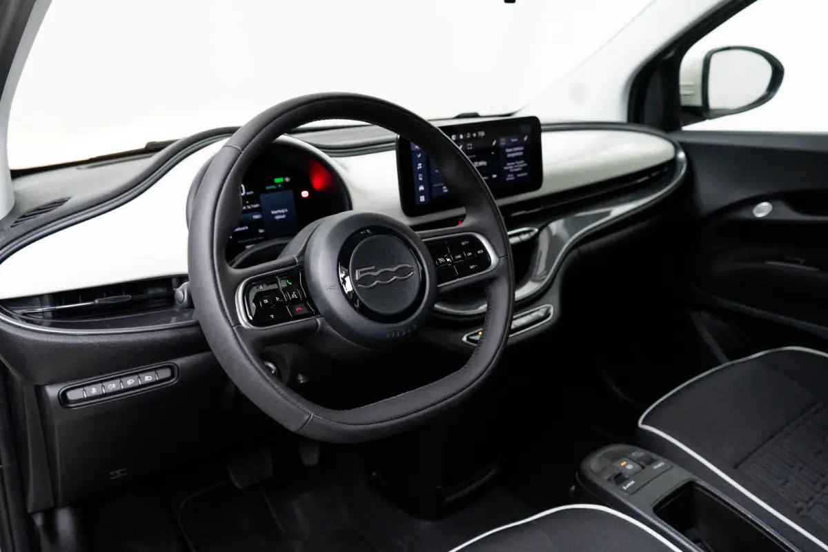 Icon 42 kWh GROTE ACCU! | Carplay | Clima | Cruise | Lichtmetaal | | Airco (automatisch) | Alarm klasse 1(startblokkering) | Anti Blokkeer Systeem