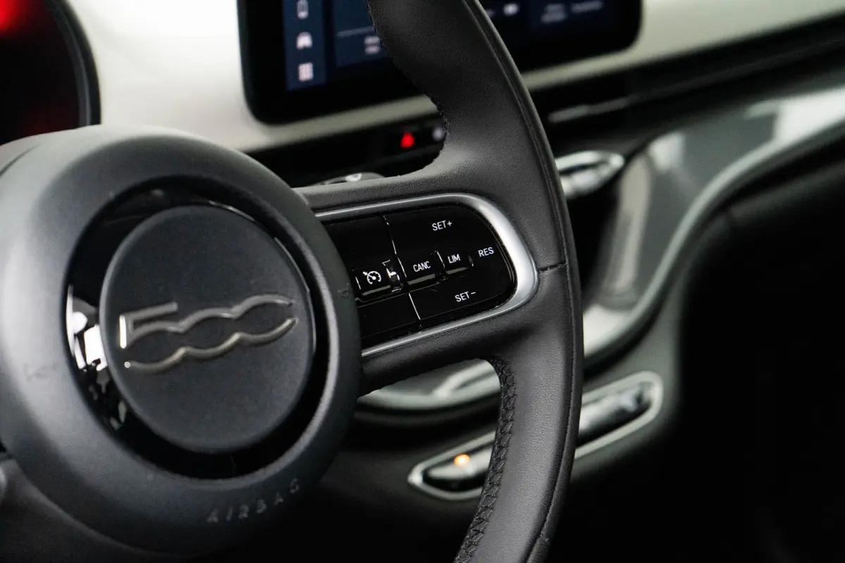 Icon 42 kWh GROTE ACCU! | Carplay | Clima | Cruise | Lichtmetaal | | Airco (automatisch) | Alarm klasse 1(startblokkering) | Anti Blokkeer Systeem