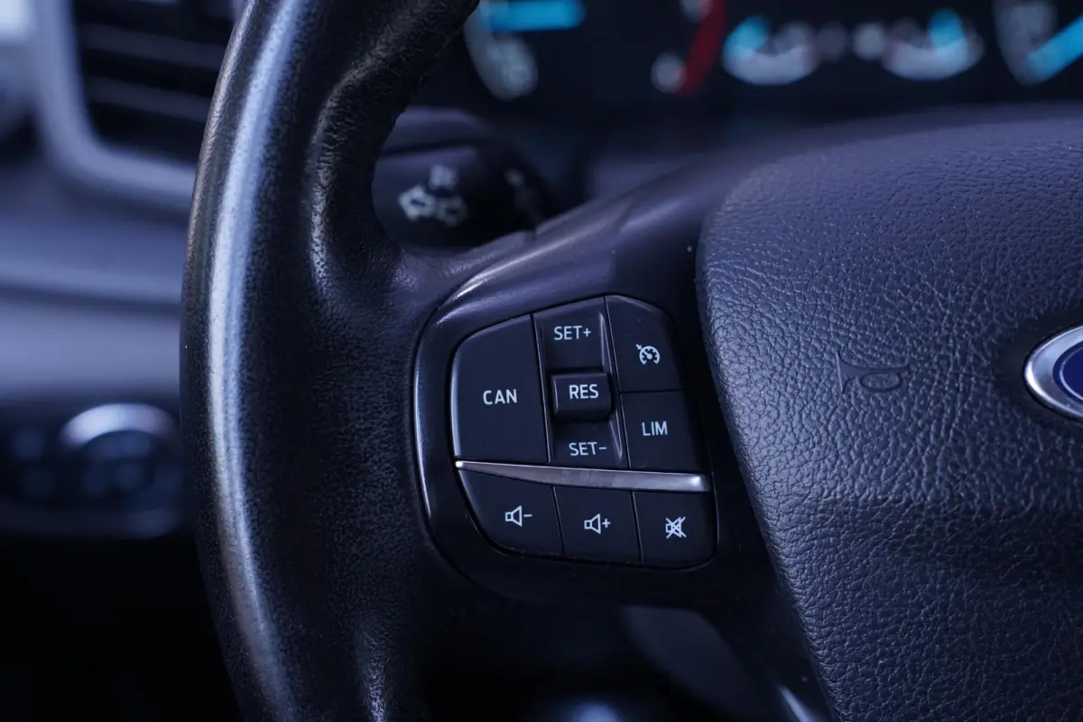 2.0 TDCI 130 pk L2 Dubbel Cabine 5-Zits Trend Airco, Cruise Control, Opbergkast Laadruimte, PDC V+A