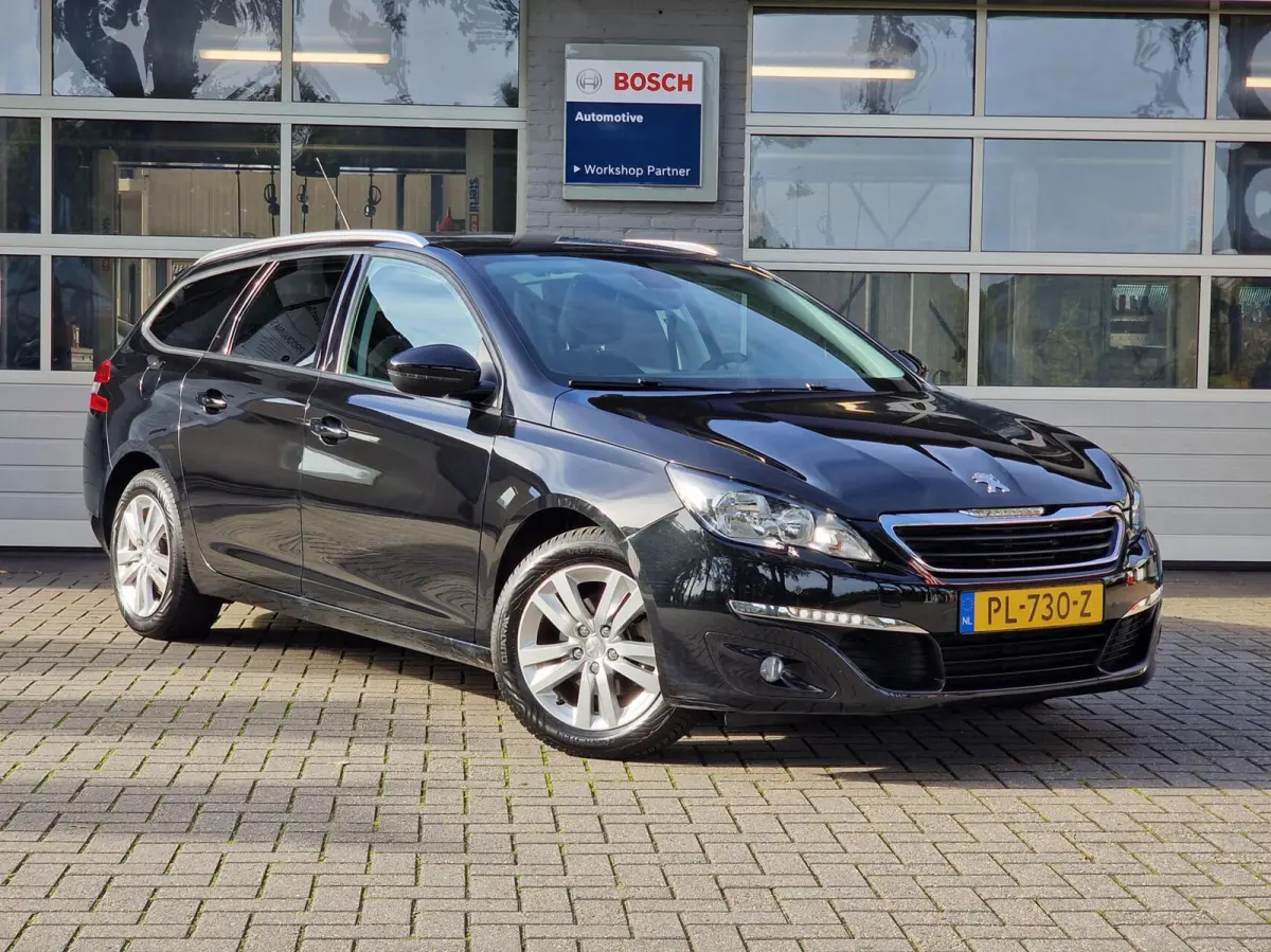 1.2 PureTech Blue Lease Executive|Clima|cruise|Pano|Trekhaak|LM-velgen|PDC|