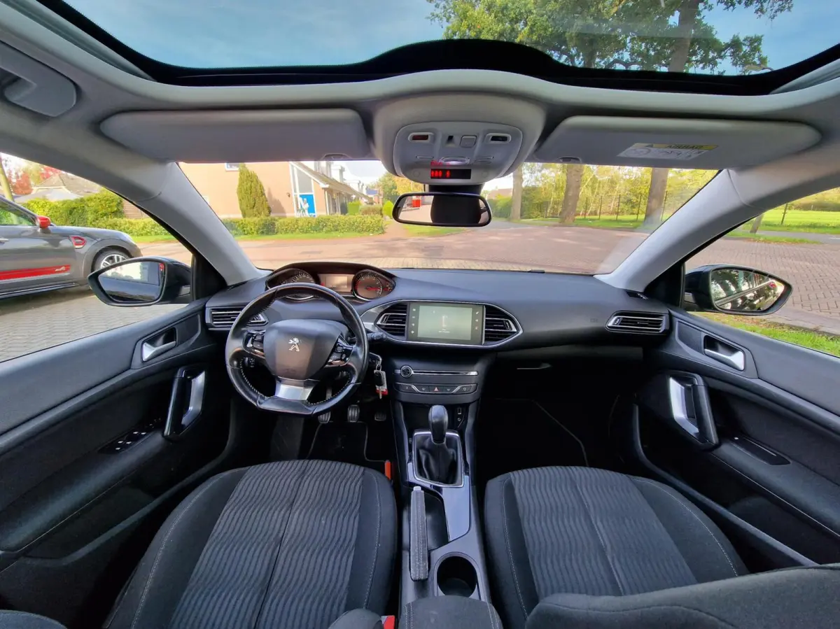 1.2 PureTech Blue Lease Executive|Clima|cruise|Pano|Trekhaak|LM-velgen|PDC|