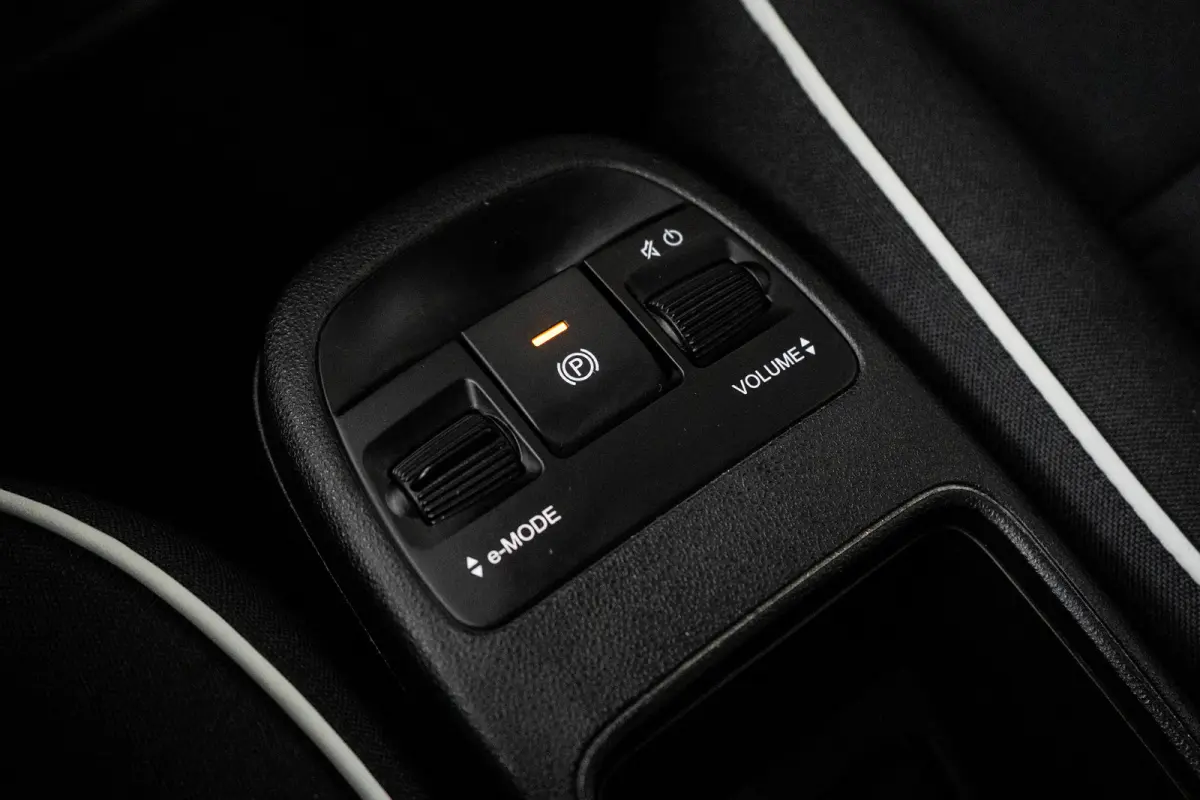 Icon GROTE ACCU! | Carplay | Clima | Cruise | Lichtmetaal | | 6 Luidspreker | Aandrijfslipregeling (ASR) | Aansluiting (12V-aansluiting) in Bagage-/laadruimte