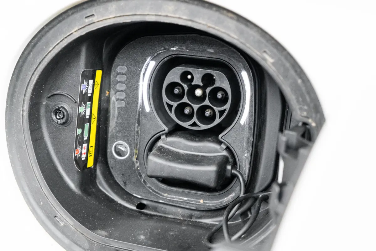 Icon GROTE ACCU! | Carplay | Clima | Cruise | Lichtmetaal | | 6 Luidspreker | Aandrijfslipregeling (ASR) | Aansluiting (12V-aansluiting) in Bagage-/laadruimte