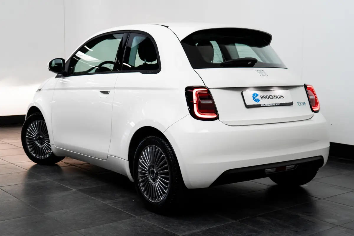 Icon GROTE ACCU! | Carplay | Clima | Cruise | Lichtmetaal | | 6 Luidspreker | Aandrijfslipregeling (ASR) | Aansluiting (12V-aansluiting) in Bagage-/laadruimte
