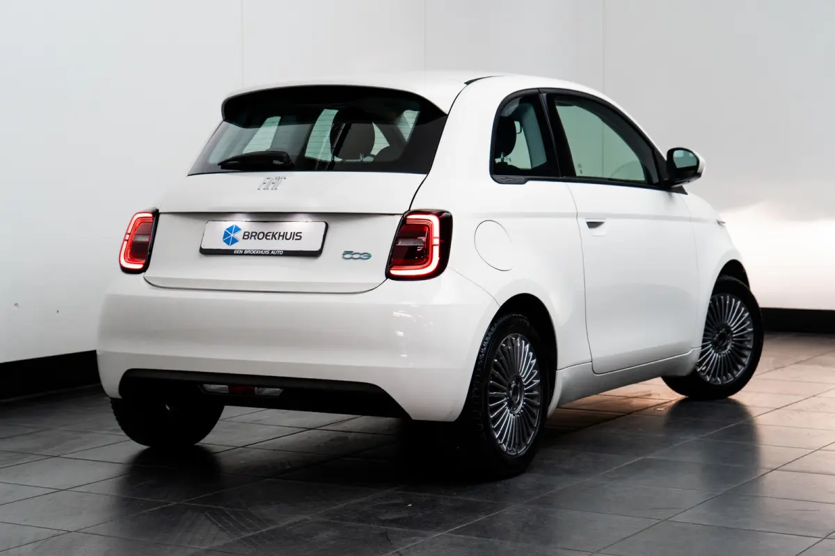 Icon GROTE ACCU! | Carplay | Clima | Cruise | Lichtmetaal | | 6 Luidspreker | Aandrijfslipregeling (ASR) | Aansluiting (12V-aansluiting) in Bagage-/laadruimte