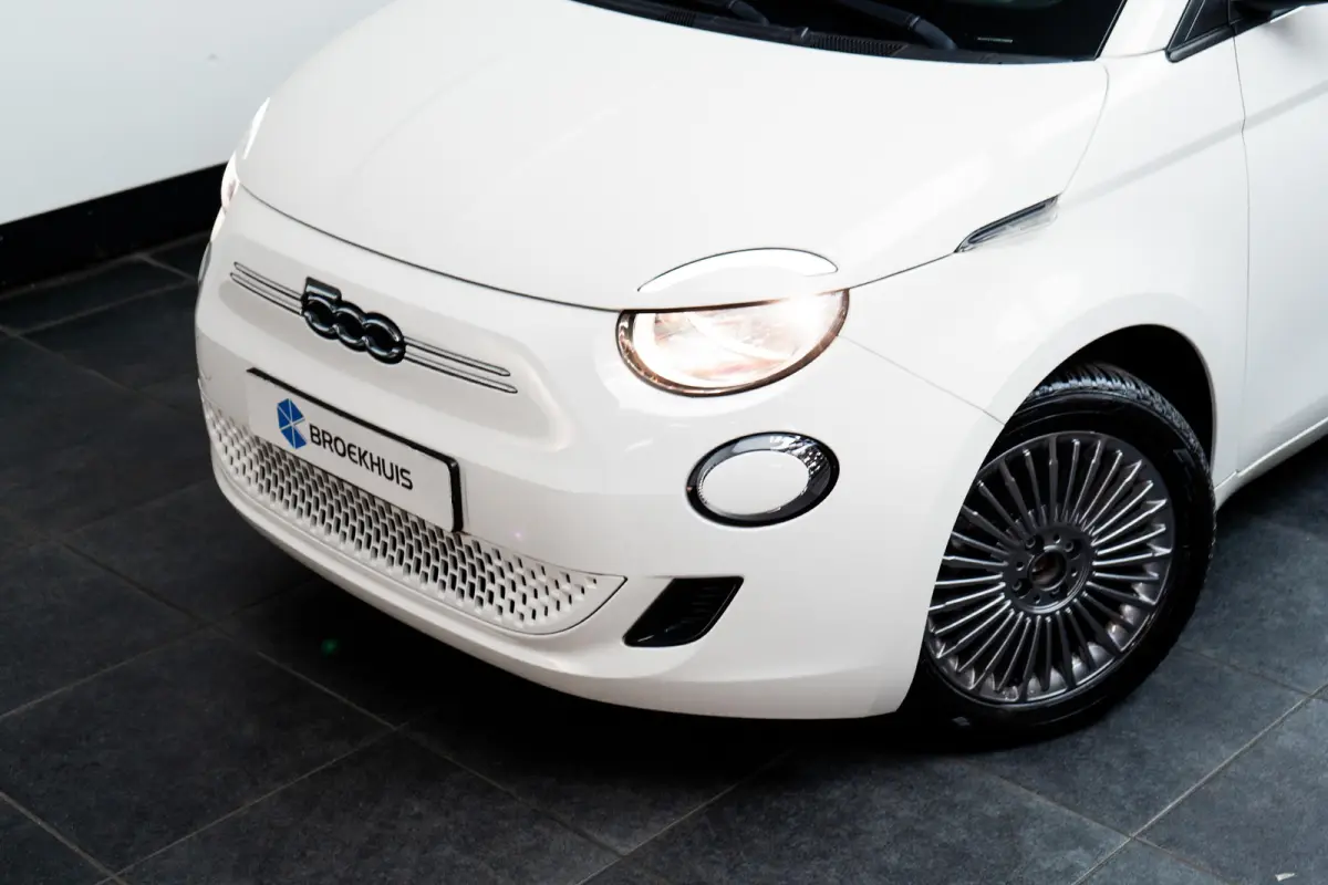 Icon GROTE ACCU! | Carplay | Clima | Cruise | Lichtmetaal | | 6 Luidspreker | Aandrijfslipregeling (ASR) | Aansluiting (12V-aansluiting) in Bagage-/laadruimte