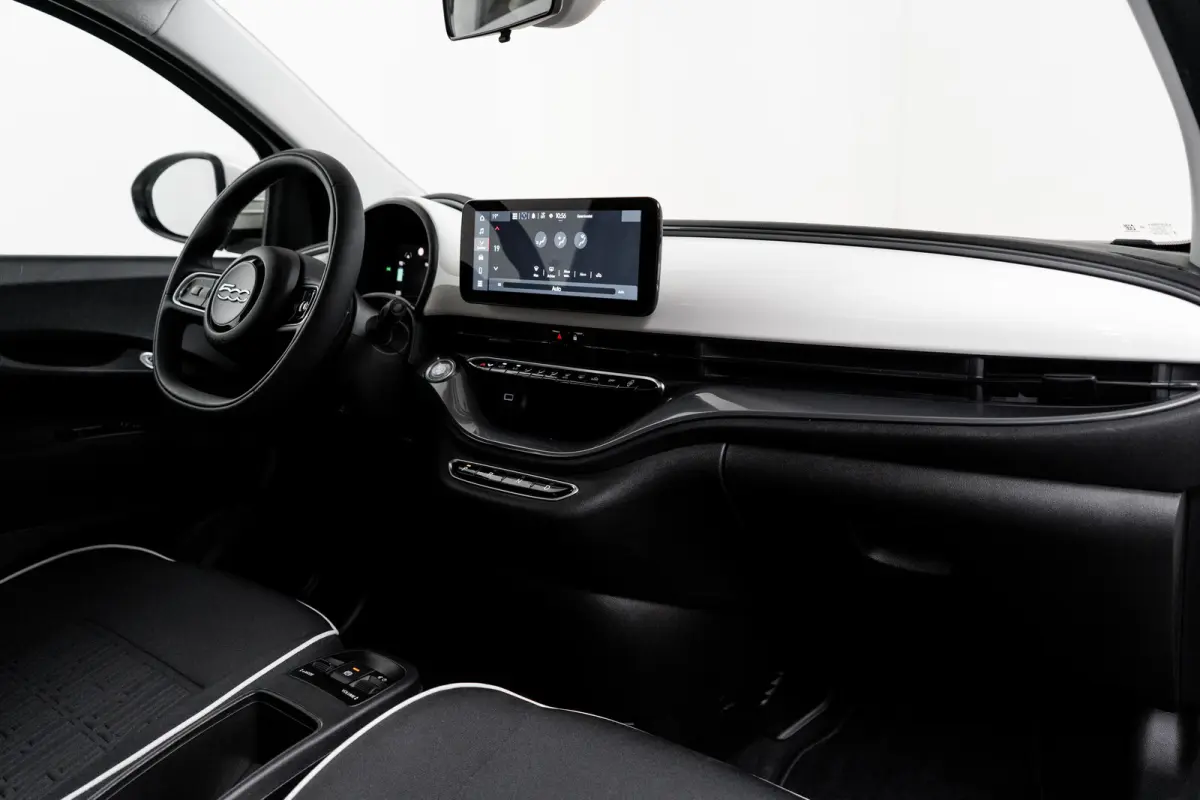 Icon GROTE ACCU! | Carplay | Clima | Cruise | Lichtmetaal | | 6 Luidspreker | Aandrijfslipregeling (ASR) | Aansluiting (12V-aansluiting) in Bagage-/laadruimte