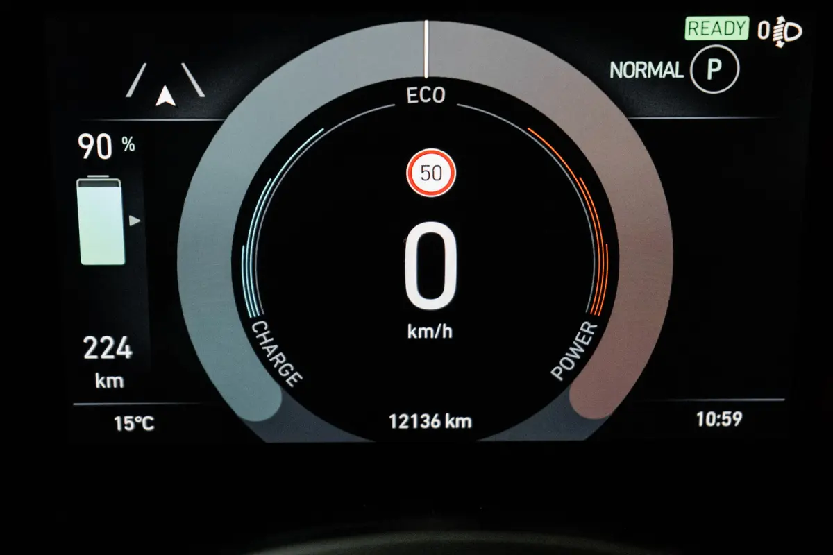 Icon GROTE ACCU! | Carplay | Clima | Cruise | Lichtmetaal | | 6 Luidspreker | Aandrijfslipregeling (ASR) | Aansluiting (12V-aansluiting) in Bagage-/laadruimte
