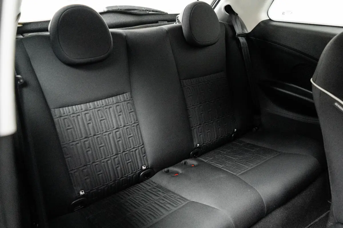 Icon GROTE ACCU! | Carplay | Clima | Cruise | Lichtmetaal | | 6 Luidspreker | Aandrijfslipregeling (ASR) | Aansluiting (12V-aansluiting) in Bagage-/laadruimte