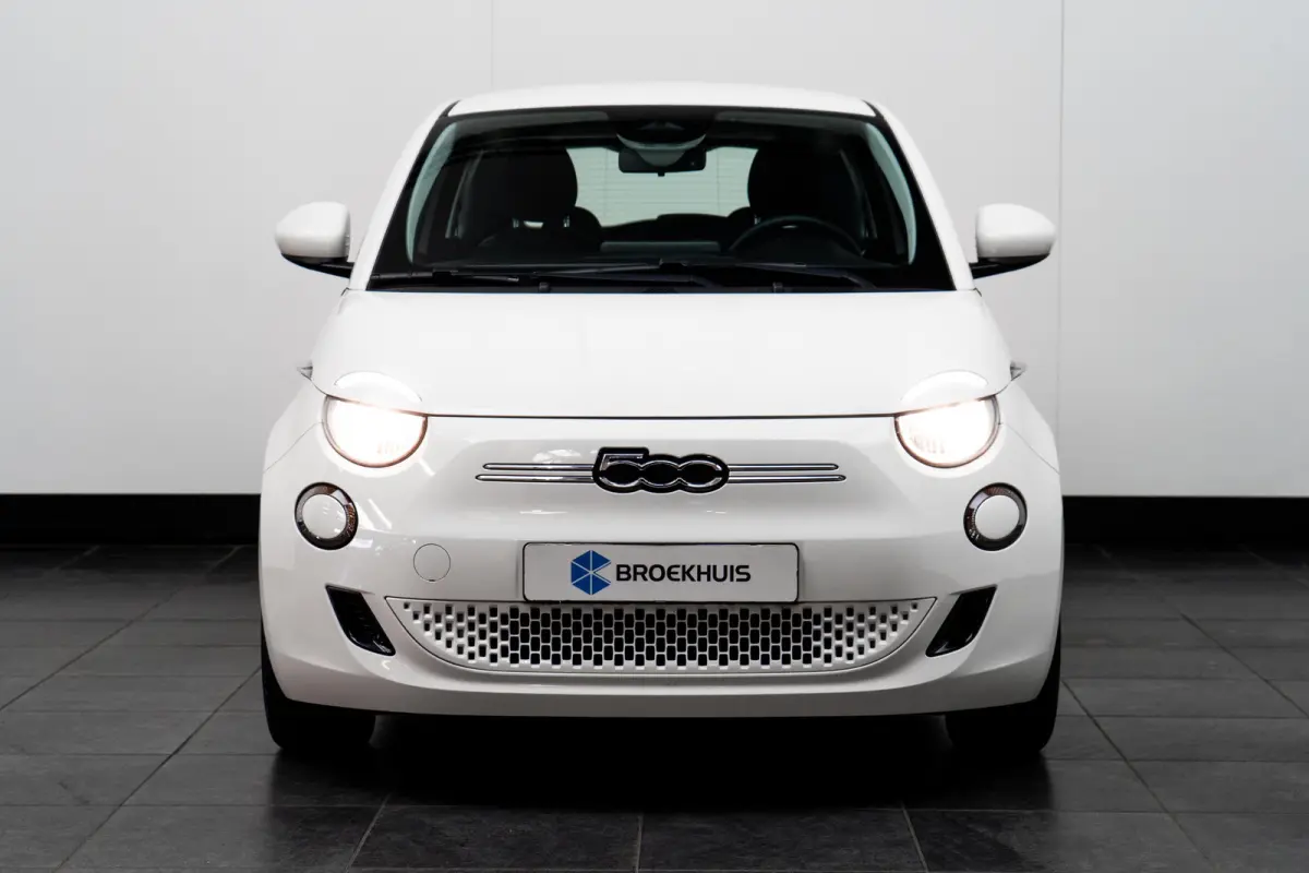 Icon GROTE ACCU! | Carplay | Clima | Cruise | Lichtmetaal | | 6 Luidspreker | Aandrijfslipregeling (ASR) | Aansluiting (12V-aansluiting) in Bagage-/laadruimte