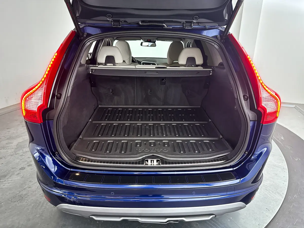 2.0 T5 FWD Ocean Race | Panoramadak | Park assist | Harman Kardon | Stoelverwarming