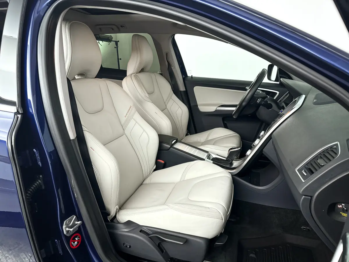 2.0 T5 FWD Ocean Race | Panoramadak | Park assist | Harman Kardon | Stoelverwarming