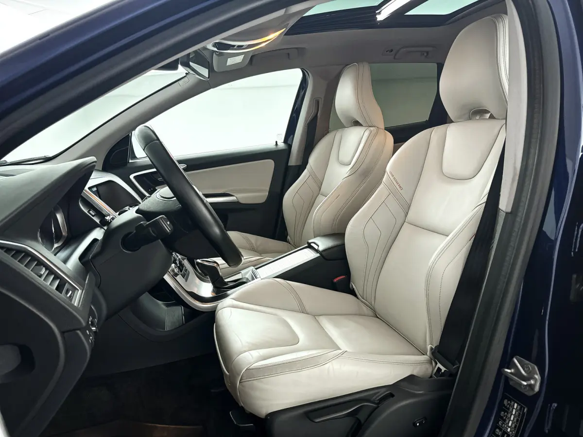 2.0 T5 FWD Ocean Race | Panoramadak | Park assist | Harman Kardon | Stoelverwarming
