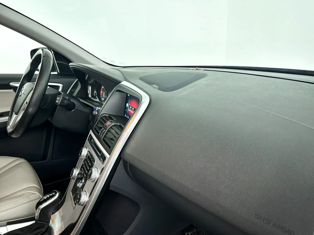 2.0 T5 FWD Ocean Race | Panoramadak | Park assist | Harman Kardon | Stoelverwarming